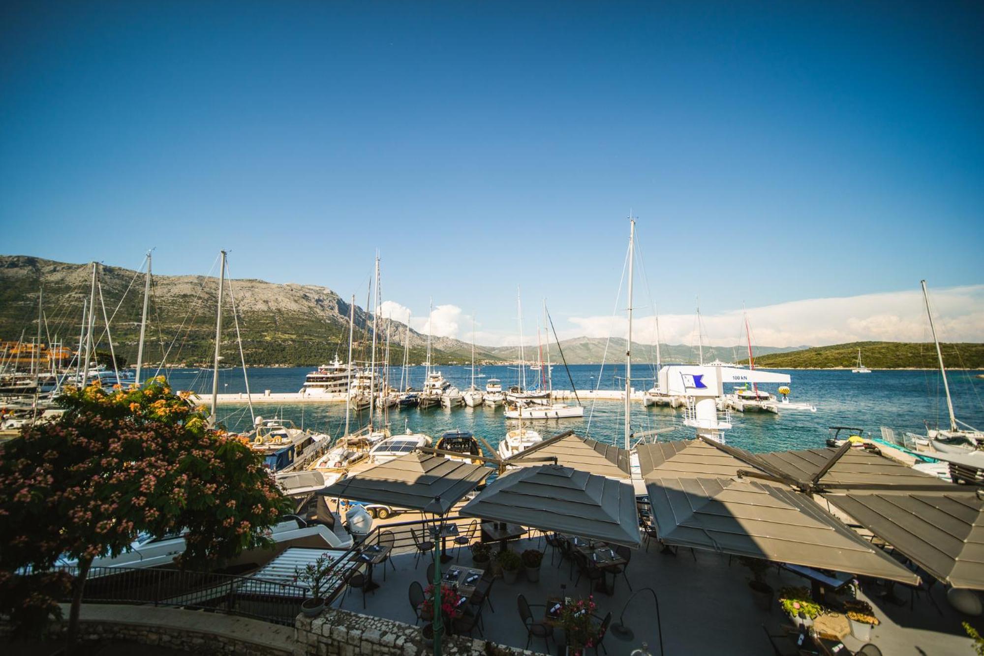 Apartments And Rooms Denoble Korcula Town Bagian luar foto