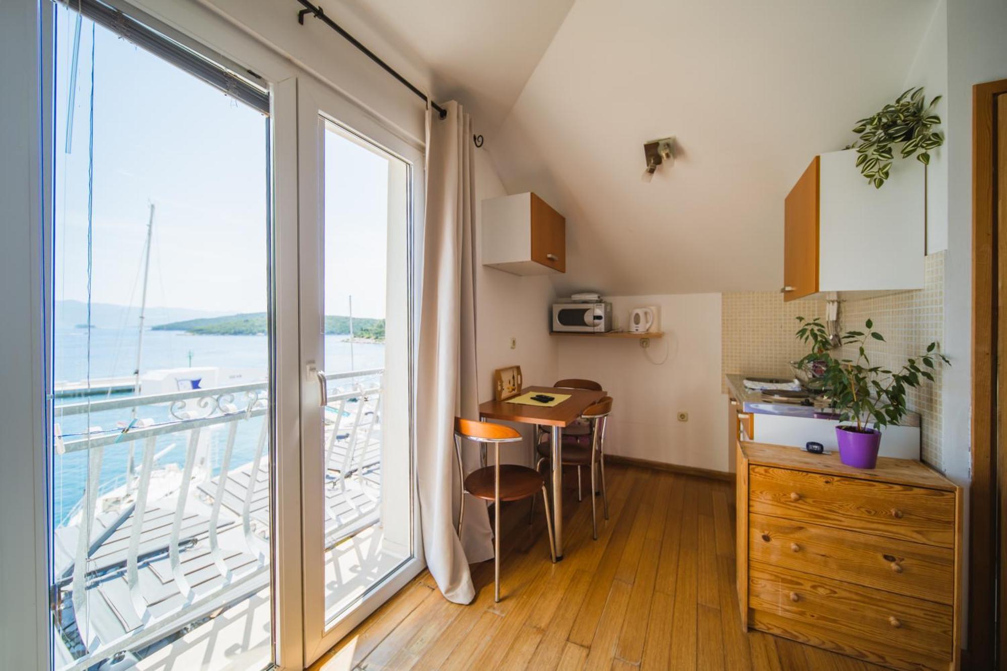 Apartments And Rooms Denoble Korcula Town Bagian luar foto