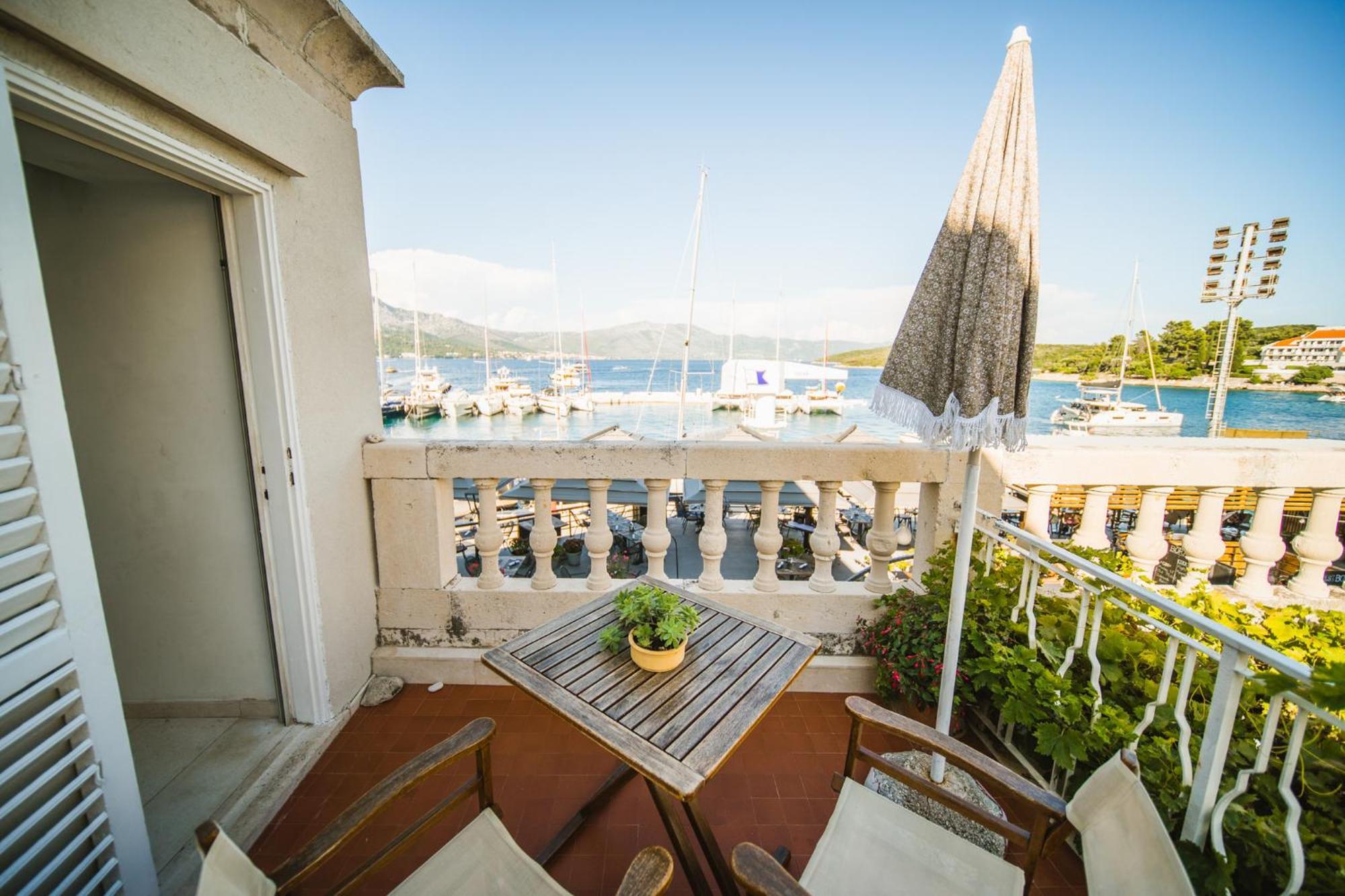 Apartments And Rooms Denoble Korcula Town Bagian luar foto