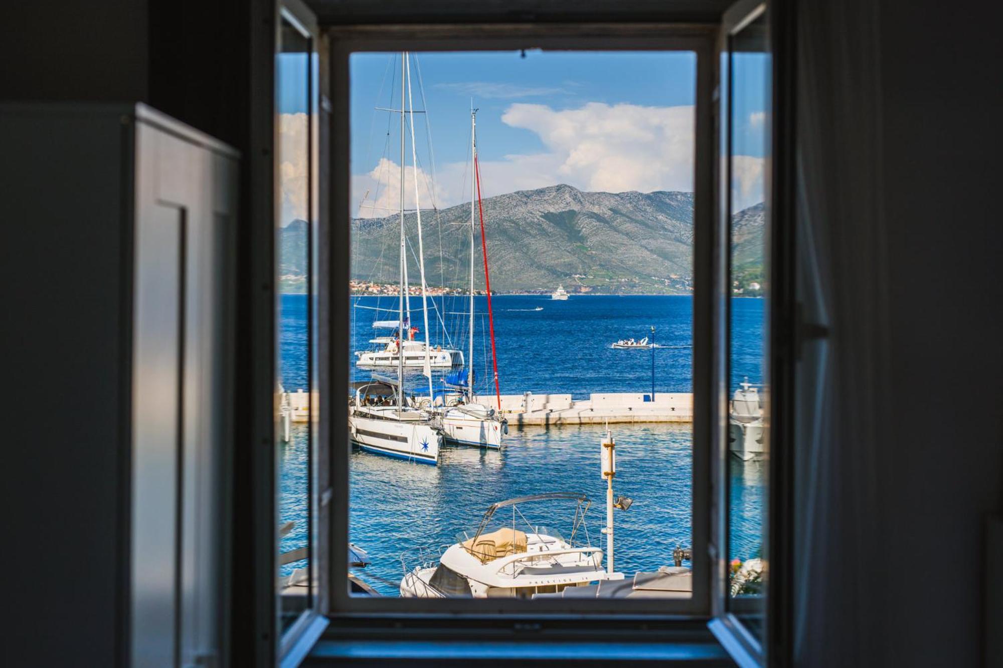 Apartments And Rooms Denoble Korcula Town Bagian luar foto