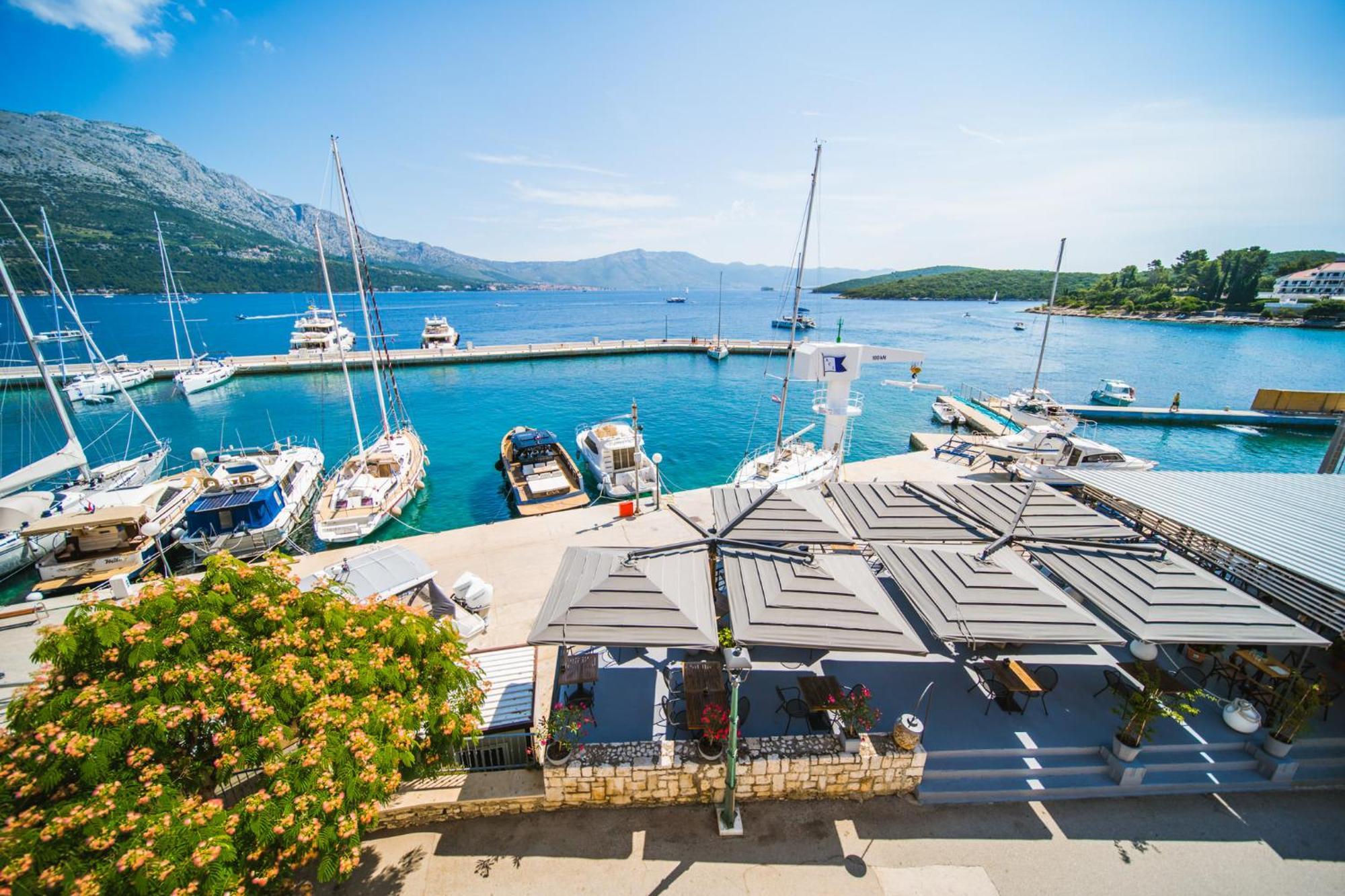 Apartments And Rooms Denoble Korcula Town Bagian luar foto
