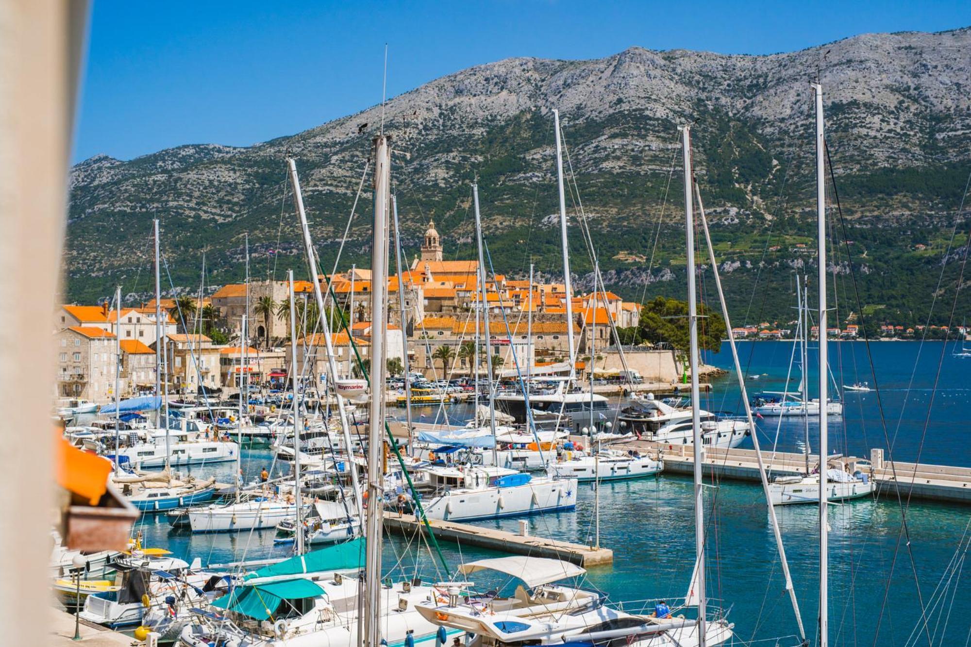 Apartments And Rooms Denoble Korcula Town Bagian luar foto