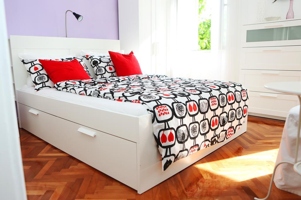 Apartments And Rooms Denoble Korcula Town Bagian luar foto