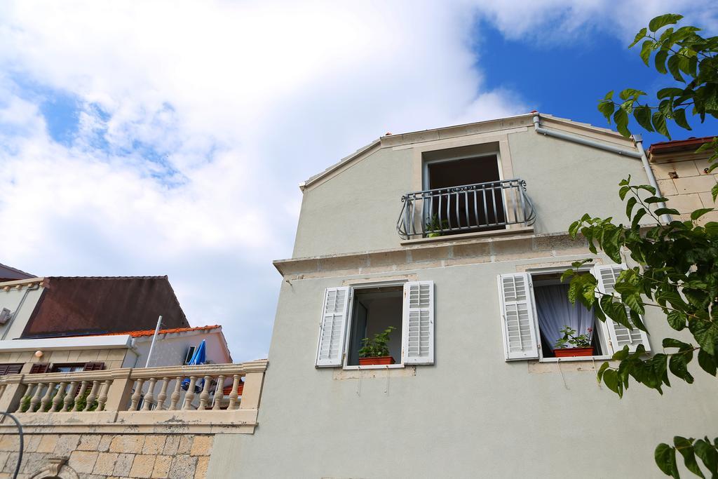 Apartments And Rooms Denoble Korcula Town Bagian luar foto