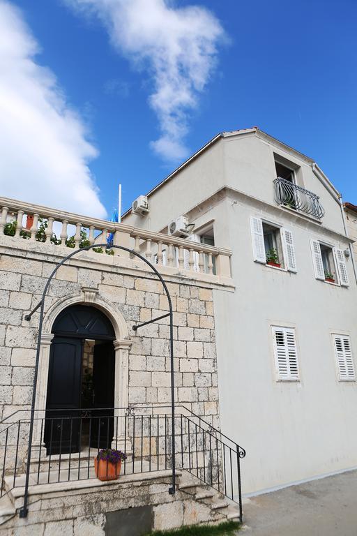 Apartments And Rooms Denoble Korcula Town Bagian luar foto