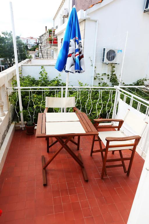 Apartments And Rooms Denoble Korcula Town Bagian luar foto